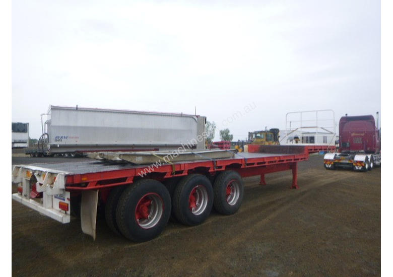 caption Freighter Semi Drop Deck Trailer