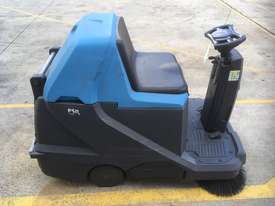 Battery Electric Sweeper - picture0' - Click to enlarge