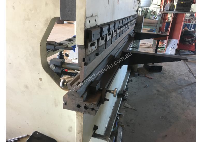 caption 110 tonne 3.2 m press brake