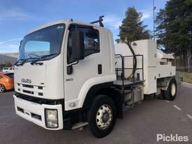 2009 Isuzu FVD1000 - picture2' - Click to enlarge