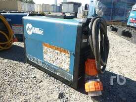 MILLER ELECTRIC MAXSTAR 200DX Welder - picture0' - Click to enlarge