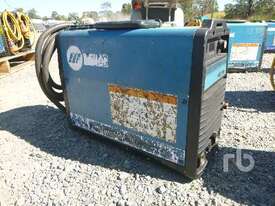 MILLER ELECTRIC MAXSTAR 200DX Welder - picture0' - Click to enlarge