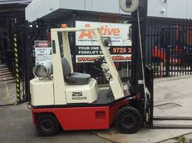 Nissan Forklift 2.5 Ton 6000mm Lift New Paint Works Well  - picture0' - Click to enlarge