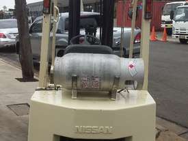 Nissan Forklift 2.5 Ton 6000mm Lift New Paint Works Well  - picture1' - Click to enlarge