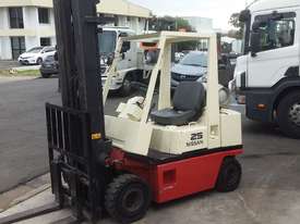 Nissan Forklift 2.5 Ton 6000mm Lift New Paint Works Well  - picture2' - Click to enlarge
