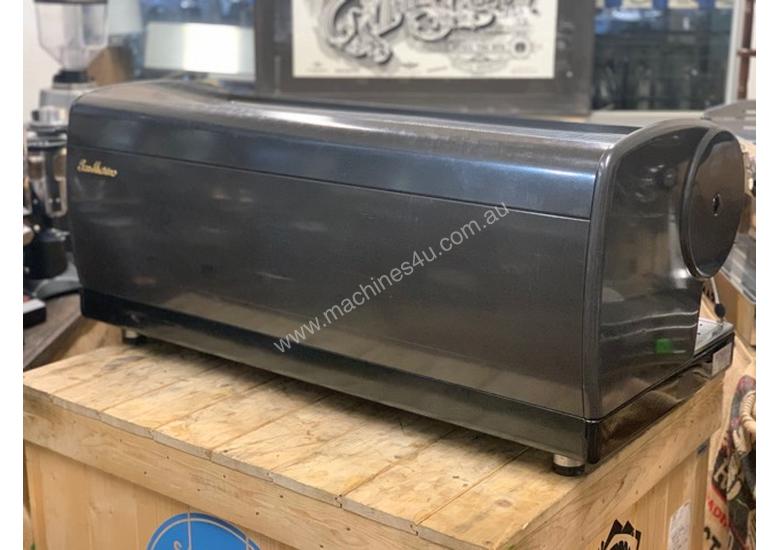 caption SAN MARINO LISA 4 GROUP BLACK ESPRESSO COFFEE MACHINE