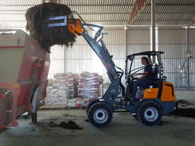 GIANT D337T NEW ARTICULATED MINI LOADER - picture0' - Click to enlarge