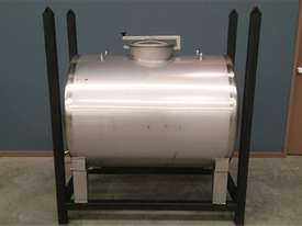 900ltr enclosed stackable wine tank - picture0' - Click to enlarge