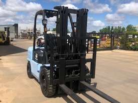 Used Utilev UT30P LPG Forklift - picture1' - Click to enlarge