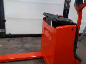  Used Forklift:  T16 Genuine Preowned Linde 1.6t - picture0' - Click to enlarge