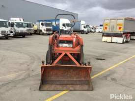 Kubota L3300 - picture1' - Click to enlarge