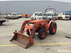 Kubota L3300 - picture2' - Click to enlarge