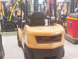 Used 3.5T CAT Diesel Forklift - picture2' - Click to enlarge