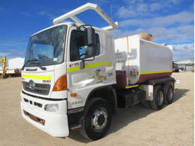 Hino FM 2630-500 Series Water truck Truck - picture0' - Click to enlarge