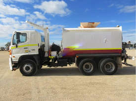 Hino FM 2630-500 Series Water truck Truck - picture1' - Click to enlarge