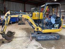 2016 CAT 301.7D 1.7T Mini Excavator with Hyd Quick Hitch Mud & 2 Digging Buckets - picture2' - Click to enlarge