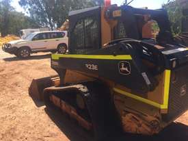 1 John Deere 323E Pozitrack Skid Steer *PRICE REDUCED* - picture0' - Click to enlarge