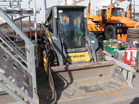 New Holland 2010 L170 Skid Steer - picture0' - Click to enlarge