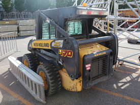New Holland 2010 L170 Skid Steer - picture2' - Click to enlarge