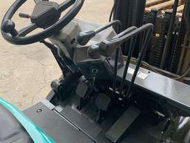 Komatsu LPG Container Stuffer For Sale  - picture2' - Click to enlarge