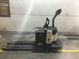 Crown PE4000-2 Pallet Truck Forklift - picture0' - Click to enlarge