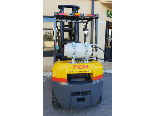 TCM 2500kg LPG Forklift with 4350mm Two Stage Mast