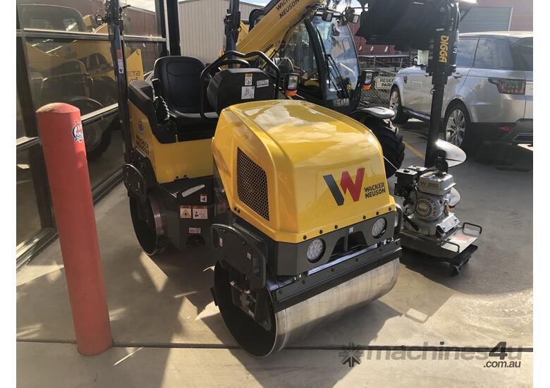 caption TANDEM ROLLER RD12A