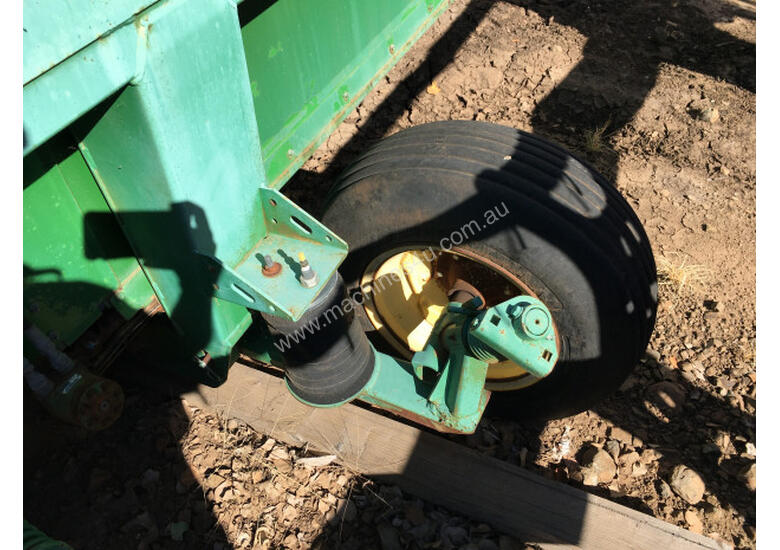 caption John Deere 936D Header Front Harvester/Header