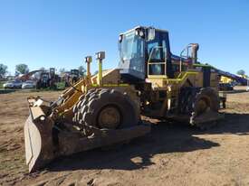 Caterpillar 825G Compactor - picture0' - Click to enlarge