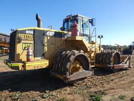 Caterpillar 825G Compactor - picture1' - Click to enlarge