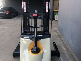 Crown M4020TL - 1.25 Heavy Duty Walkie Stacker Forklift - picture0' - Click to enlarge