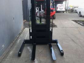 Crown M4020TL - 1.25 Heavy Duty Walkie Stacker Forklift - picture1' - Click to enlarge