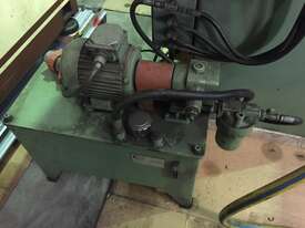 Used Do-All VS618 Hydraulic Surface Grinder - picture0' - Click to enlarge