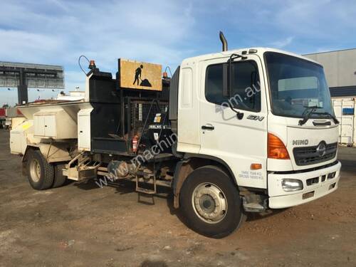 2004 Hino GH 4 x 2 Flocon Road Maintenance Truck