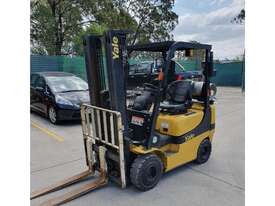 Yale GLP20AK 2Ton Container Entry (Lift 4.84m) Petrol / LPG Forklift - picture0' - Click to enlarge