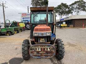 Kubota L3750 DT 4x4 Tractor - picture2' - Click to enlarge