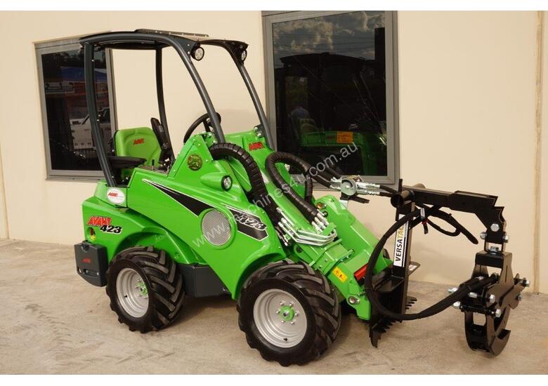 caption Avant 423 Articulated Mini Loader w Telescopic Boom and Log Grab