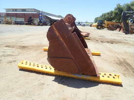 2200mm OM Batter Bucket (To Suit Caterpillar 330/336) - picture2' - Click to enlarge