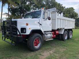 1980 S Line International Tandem Tipper Truck - picture0' - Click to enlarge