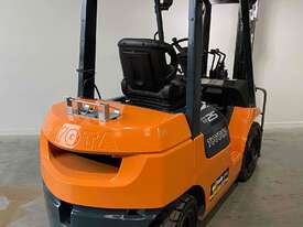Toyota forklift lpg container mast - picture1' - Click to enlarge