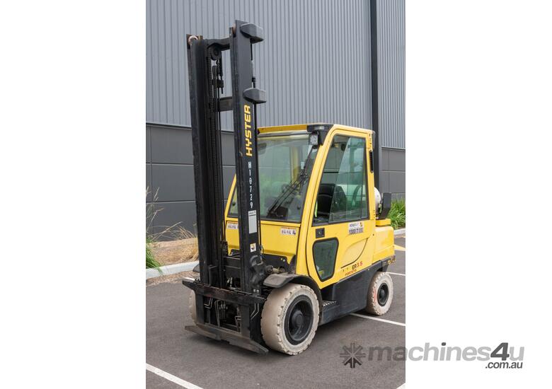 caption Hyster 3.5T Counterbalance Forklift