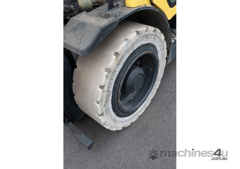 caption Hyster 3.5T Counterbalance Forklift