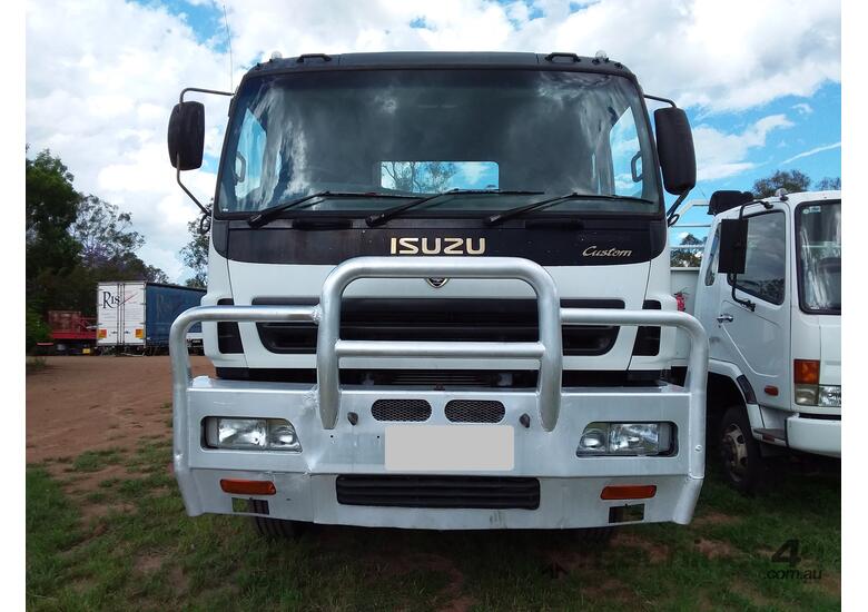 caption Isuzu Prime Mover