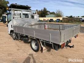 2009 Isuzu NLR 200 Short - picture2' - Click to enlarge