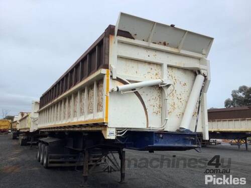 Tri Axle Side Tipper