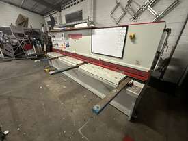 Sheet metal Guillotine  - picture0' - Click to enlarge