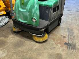 IPC Eagle 1404 ride on vacuum sweeper - picture0' - Click to enlarge