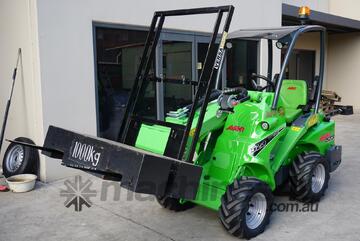 Avant 523 Articulated Compact Loader w Telescopic Boom & Flip Up Forks