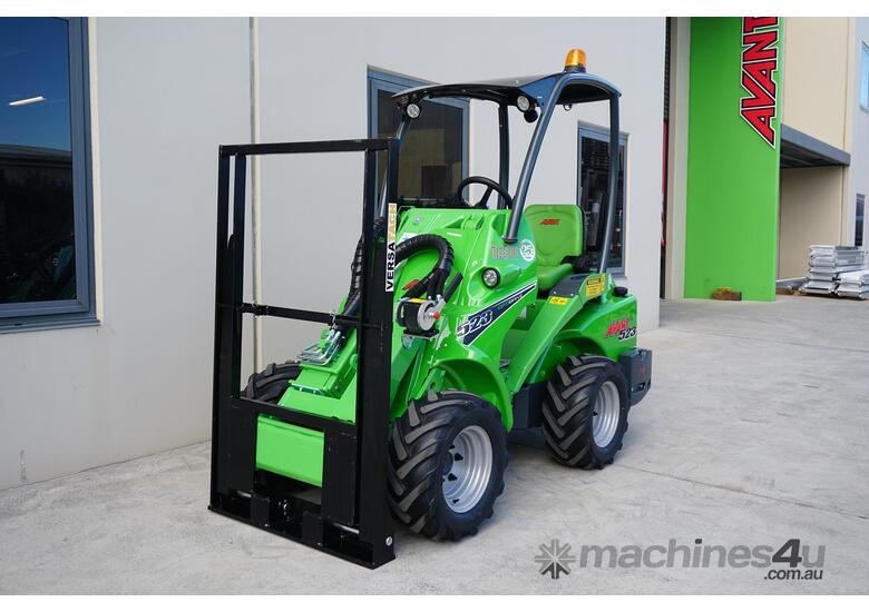 Avant 523 Articulated Compact Loader w Telescopic Boom & Flip Up Forks