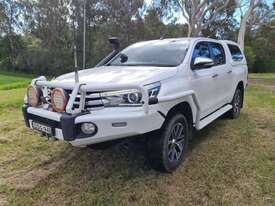 2016 Toyota Hilux Sr5 (4x4) 6 Sp Manual Dual Cab Utility SUV - picture0' - Click to enlarge